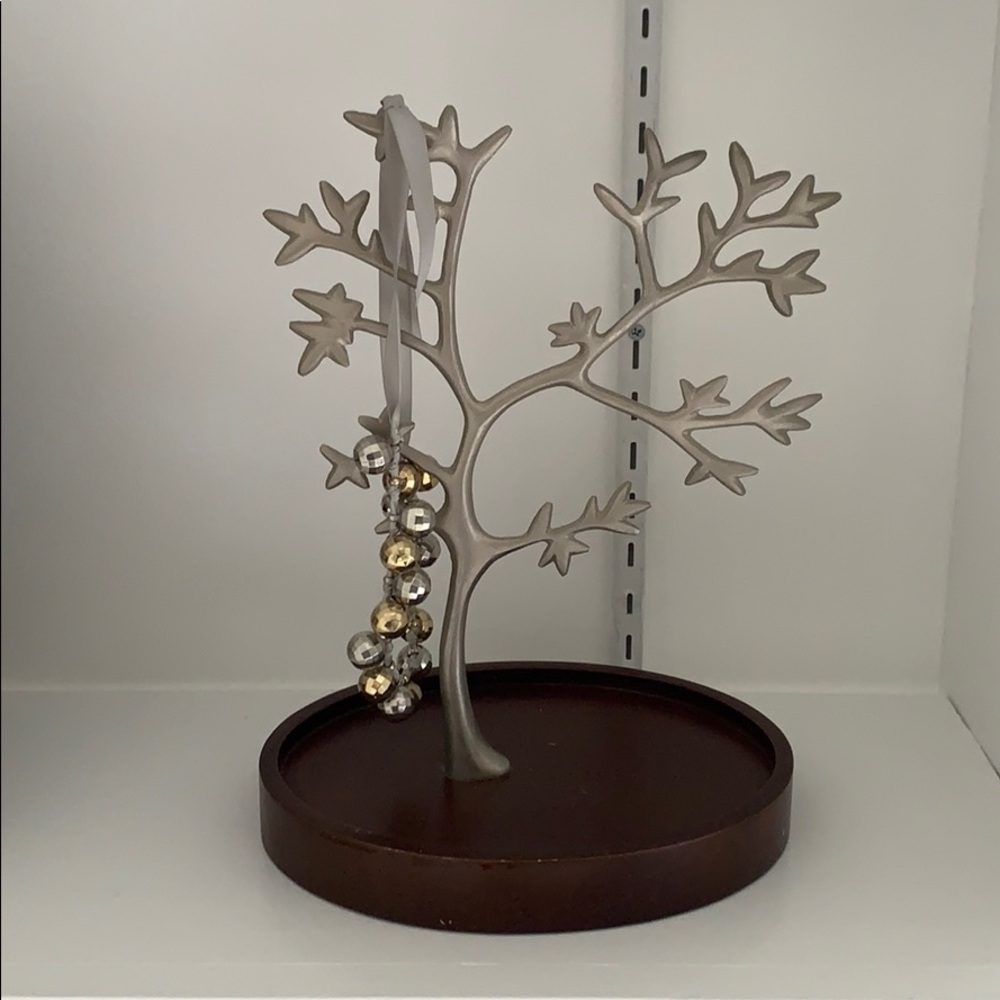 Necklace tree